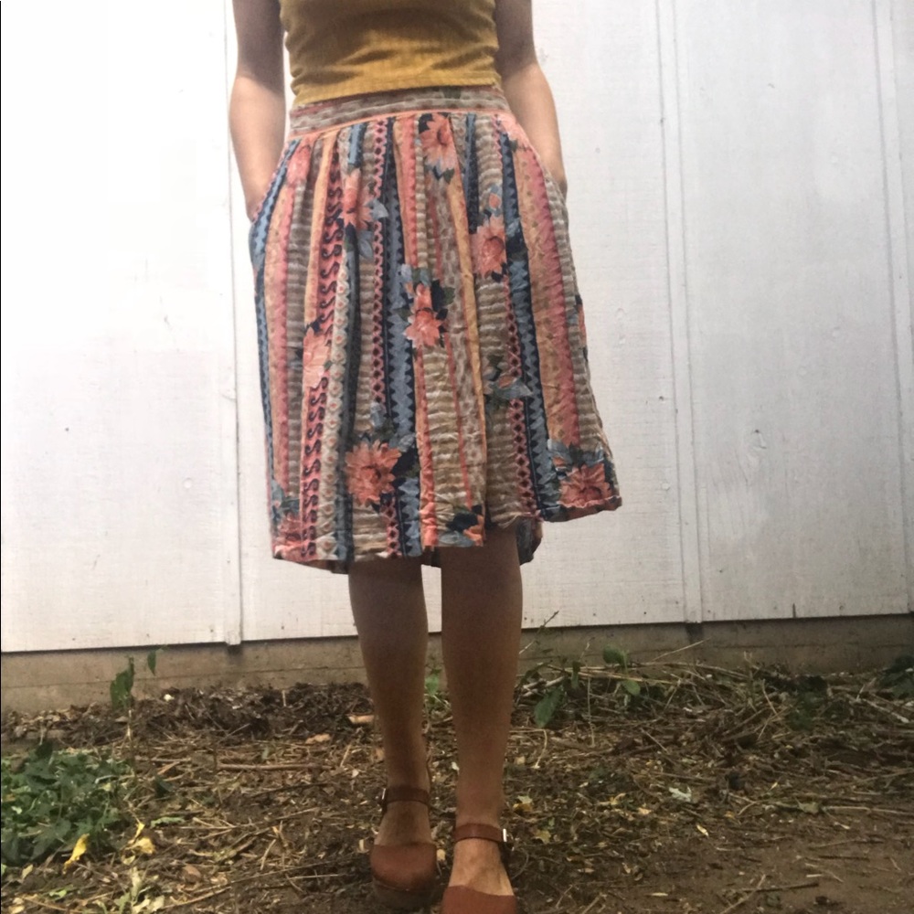 Vintage Floral Knee-Length Skirt w/ Pockets